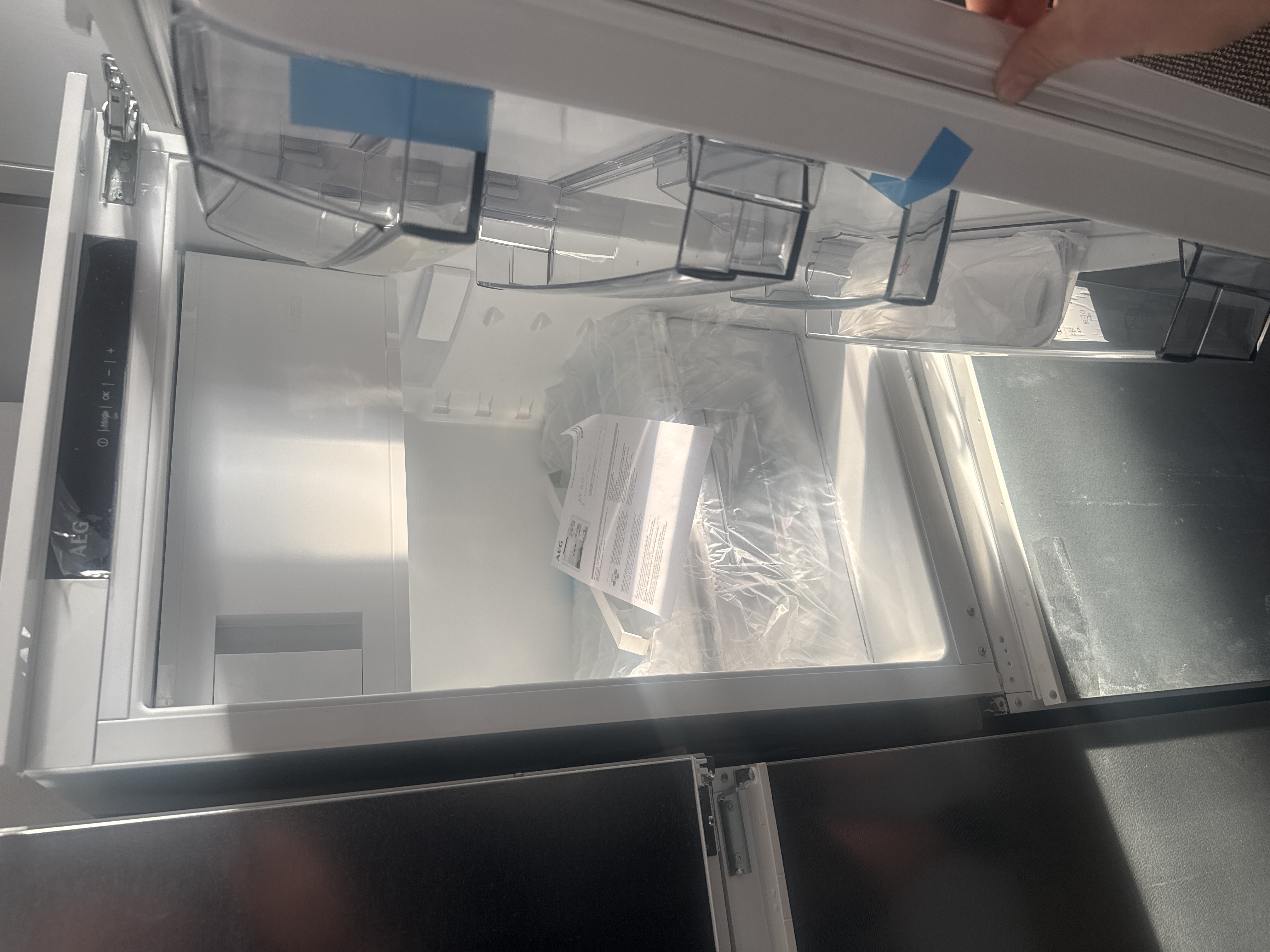 Einbaukühlschrank Festtür 88er AEG SFE888D1AF