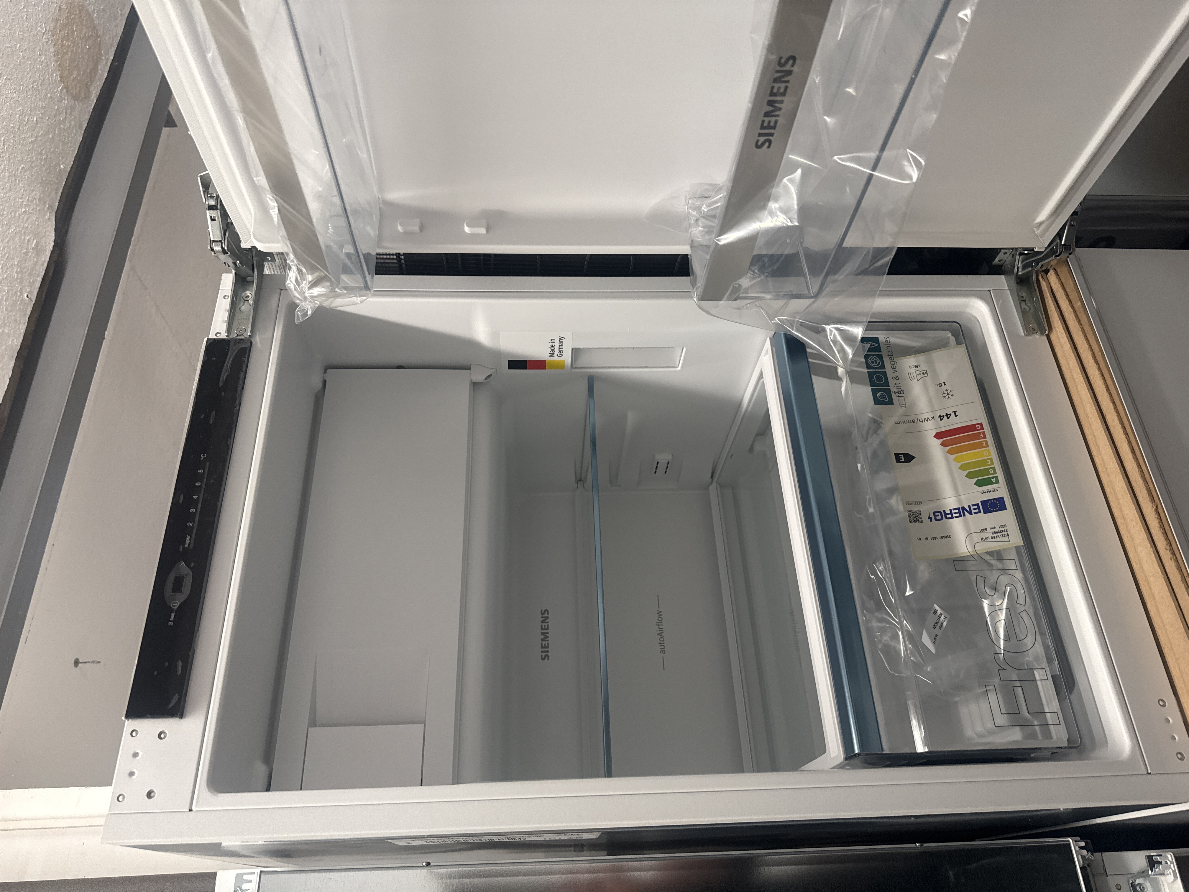 Einbau-Kühlschrank 88er Festtür Siemens KI22LVFE0