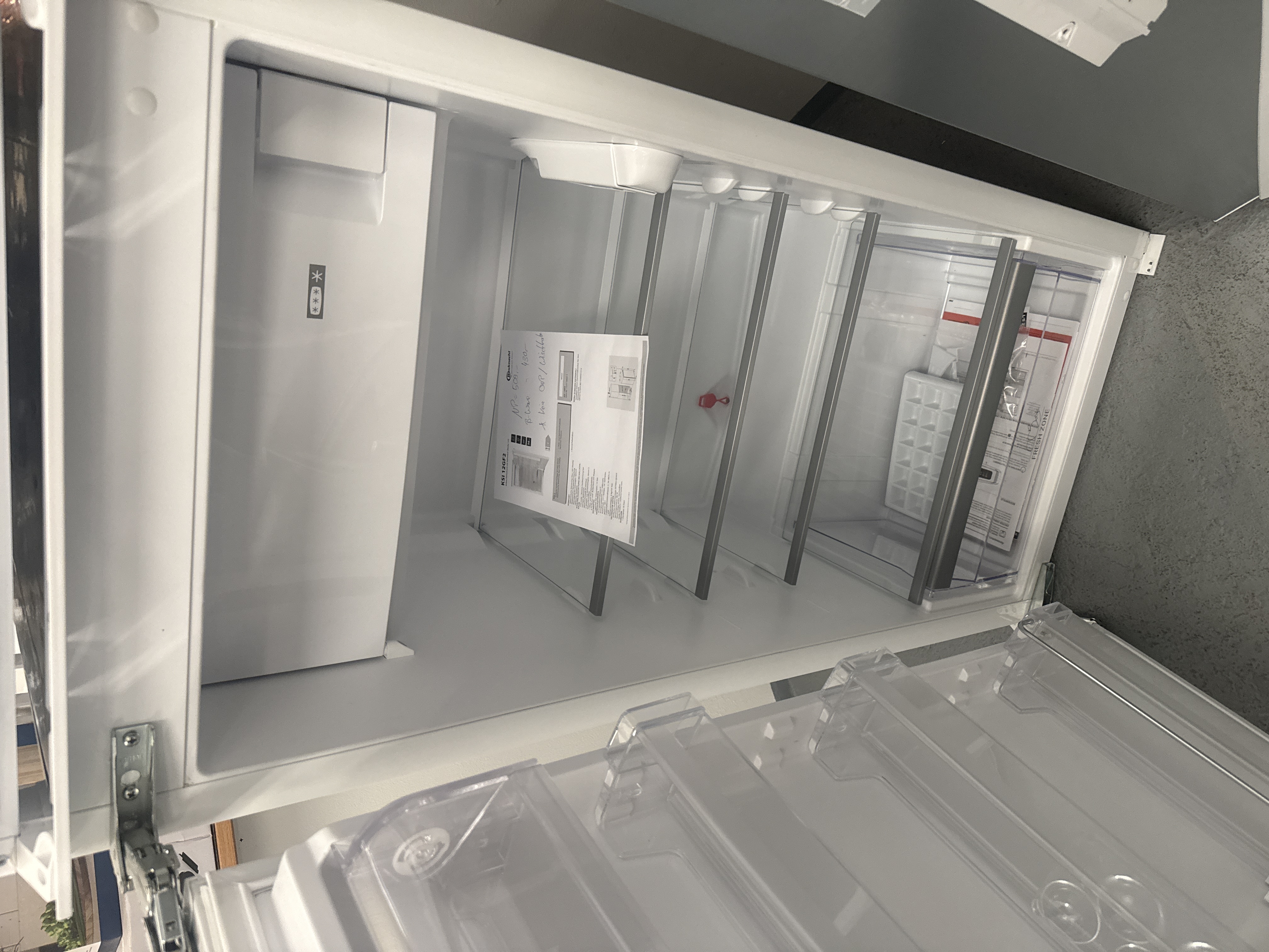 Einbau-Kühlschrank 122er Festtür Bauknecht KSI12GF2 