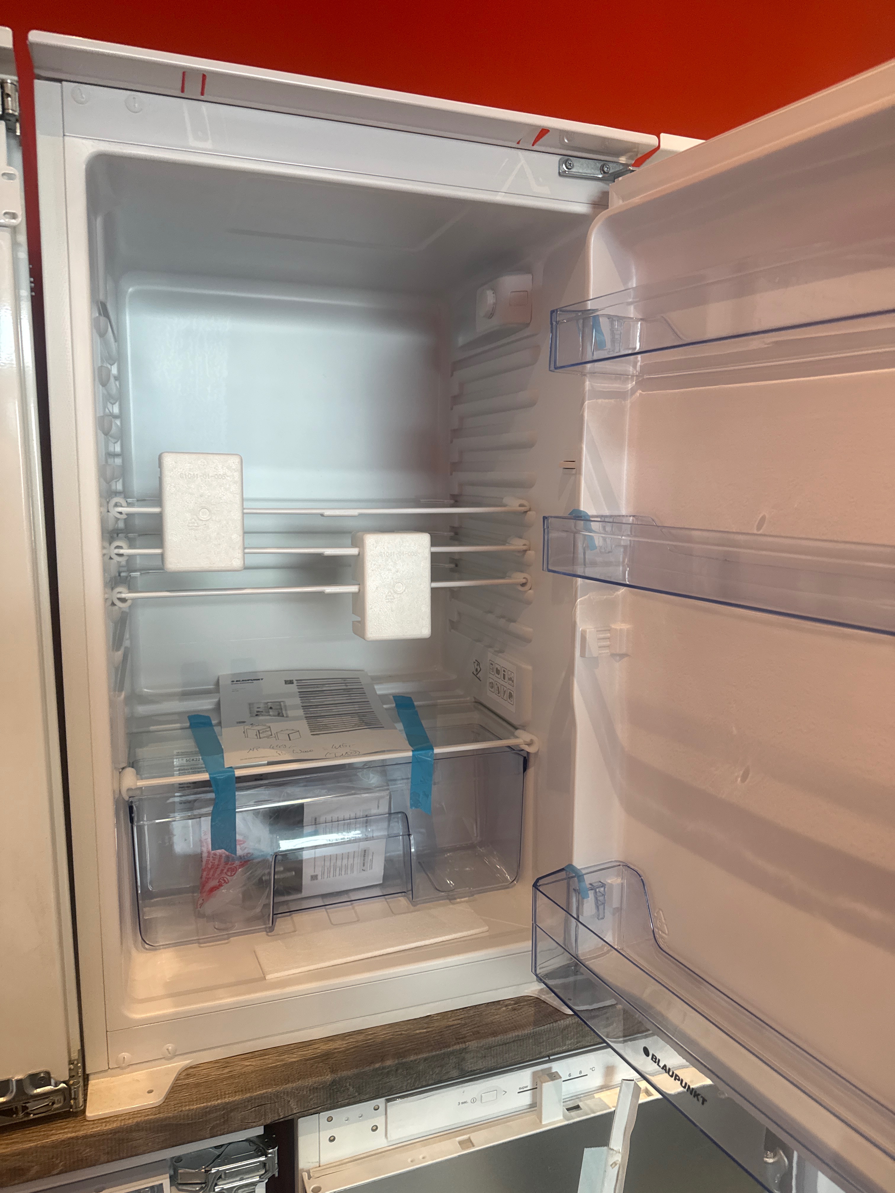 Einbaukühlschrank 88cm Schleppscharnier