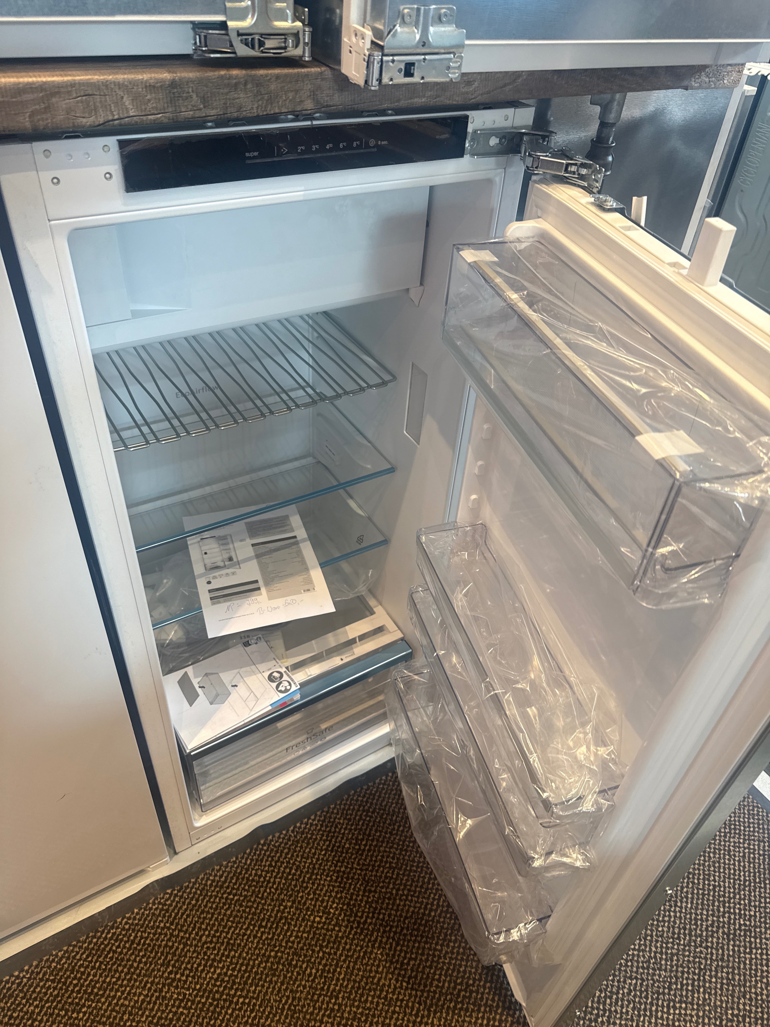 Einbaukühlschrank 122cm Festtür mit Gefrierfach