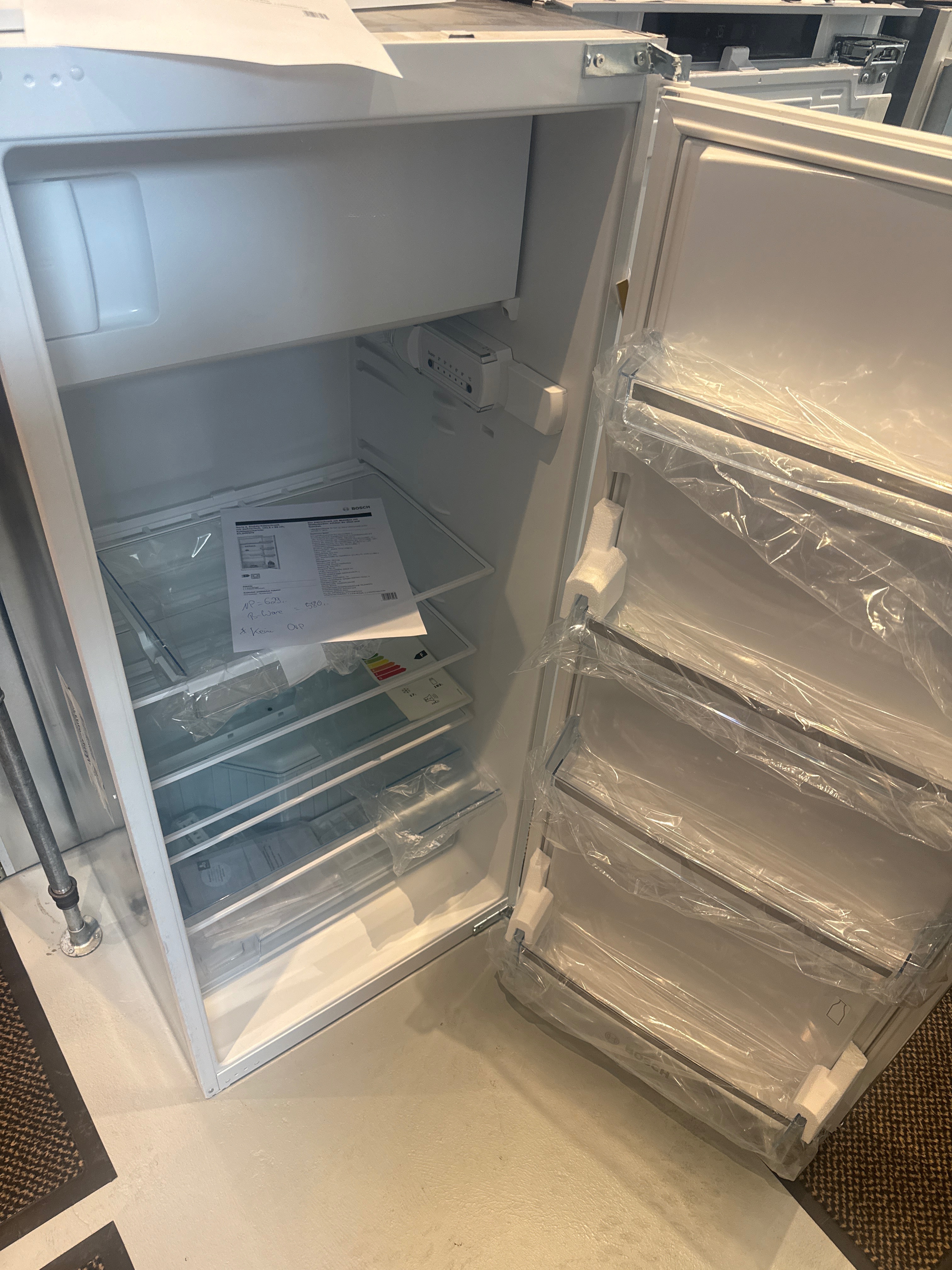 Einbaukühlschrank 122cm Schlepptür mit Gefrierfach